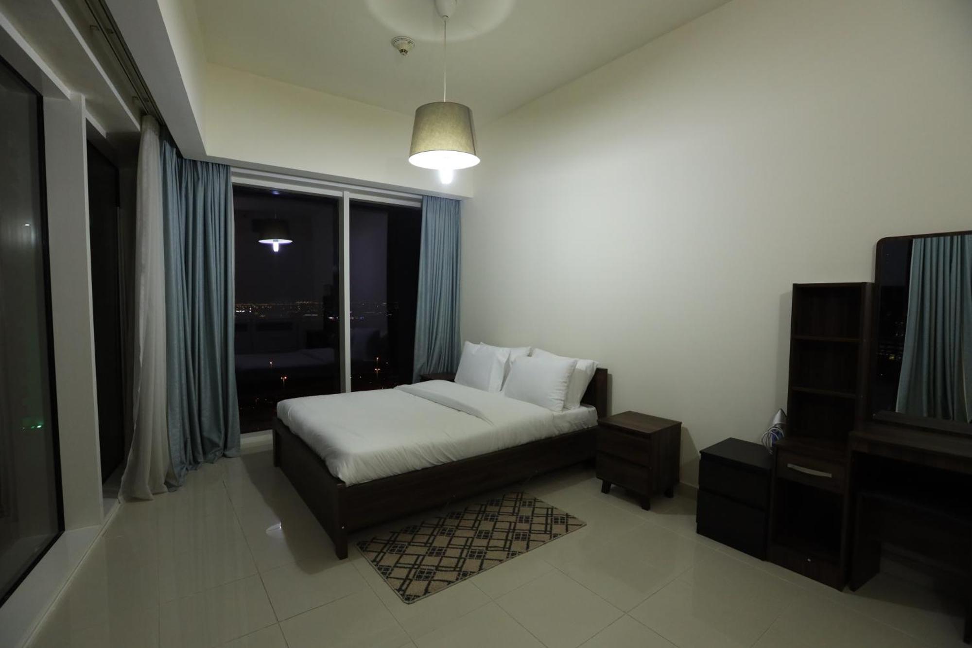 Brown Stone Homes Canal View Ww Dubai