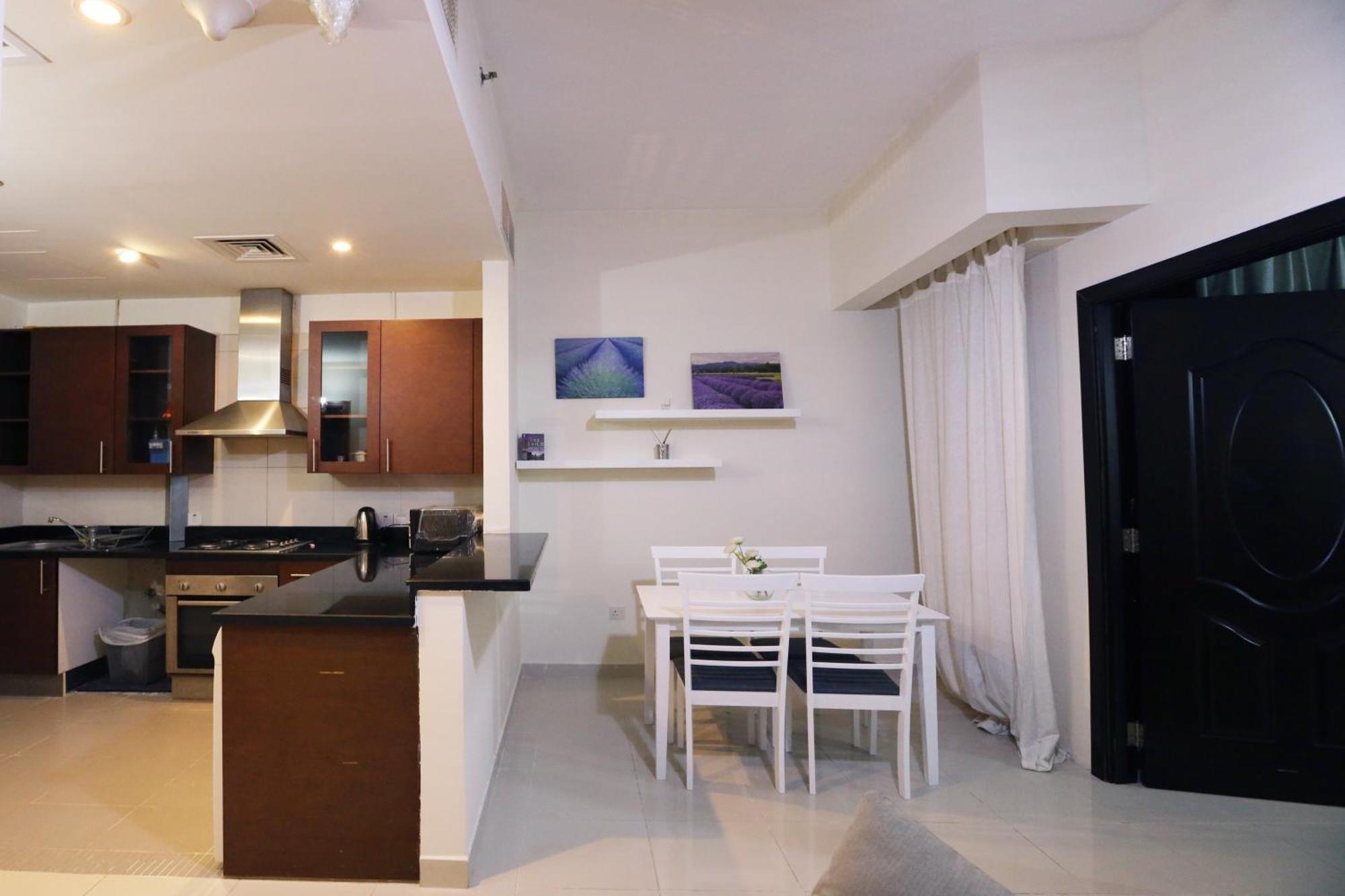 Brown Stone Homes Canal View Ww * Dubai
